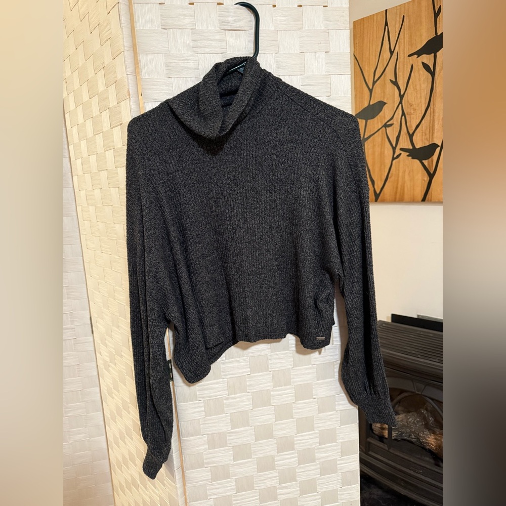 Hollister Cropped Turtle Neck
